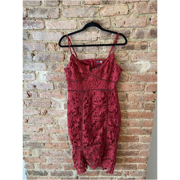 boohoo burgundy lace dress